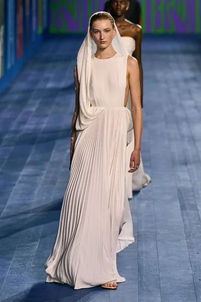 Look 44